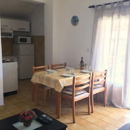Apartments And Rooms Ognjen - Family Apartments With Free Parking Betina  Exterior foto
