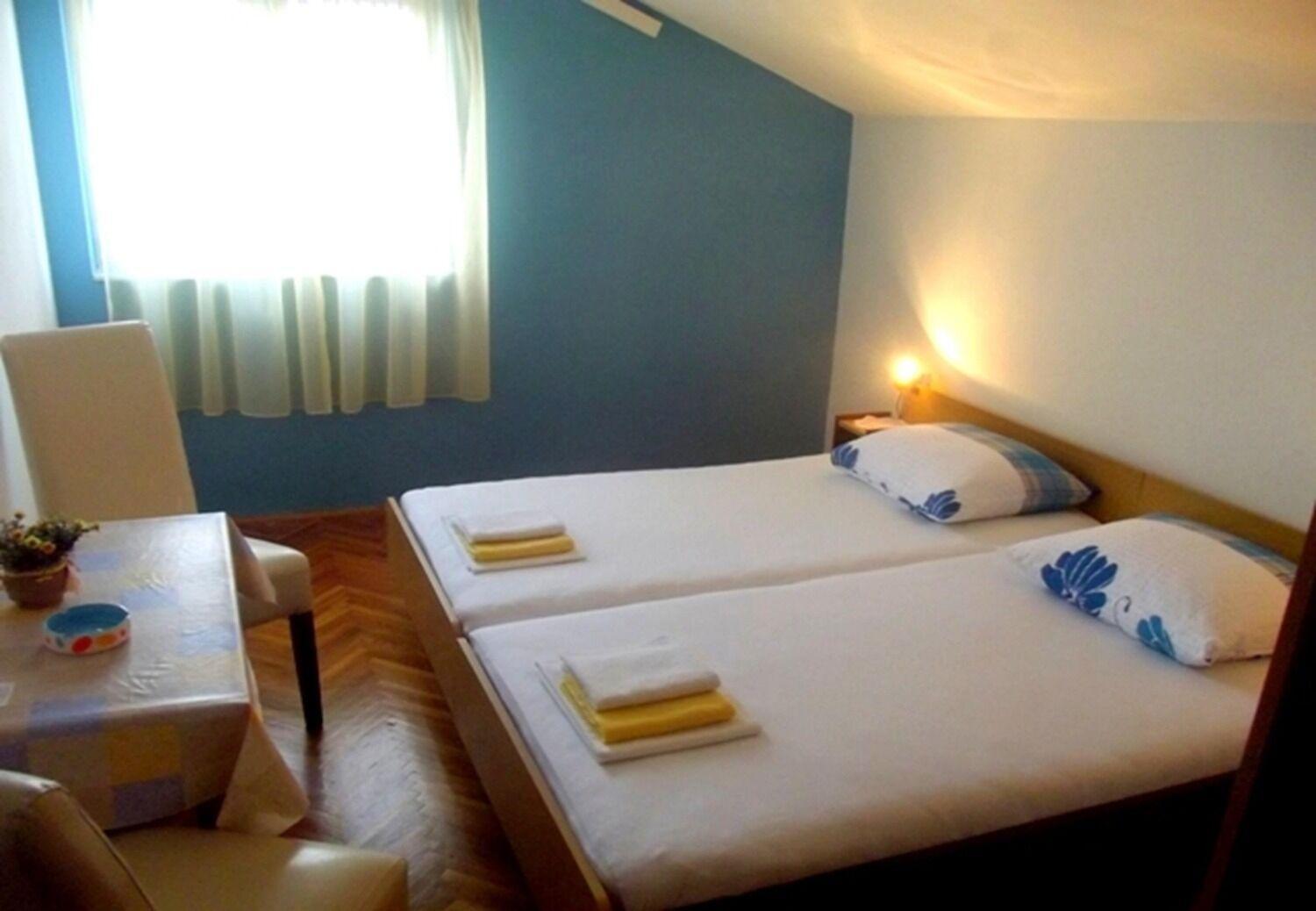 Apartments And Rooms Ognjen - Family Apartments With Free Parking Betina  Exterior foto