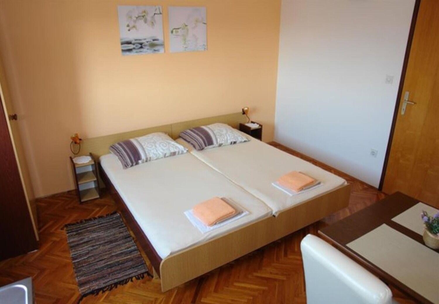 Apartments And Rooms Ognjen - Family Apartments With Free Parking Betina  Exterior foto