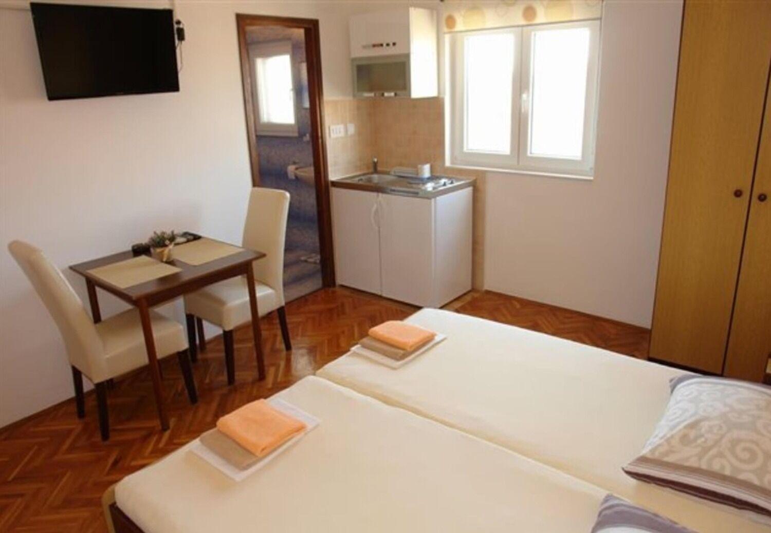 Apartments And Rooms Ognjen - Family Apartments With Free Parking Betina  Exterior foto