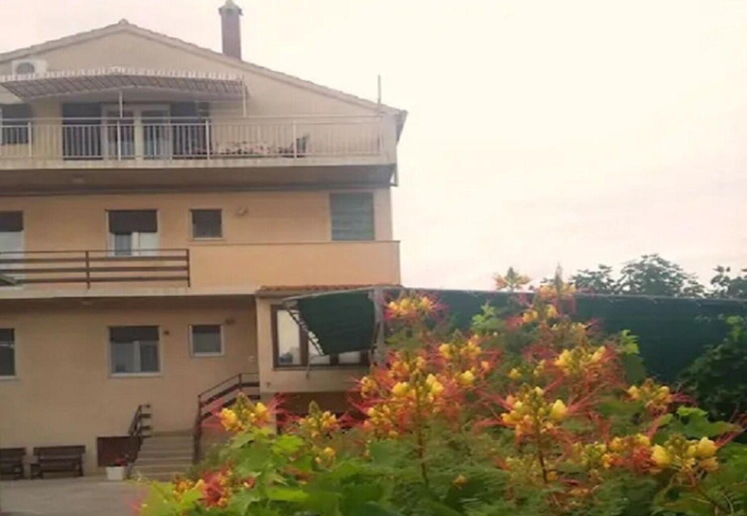 Apartments And Rooms Ognjen - Family Apartments With Free Parking Betina  Exterior foto